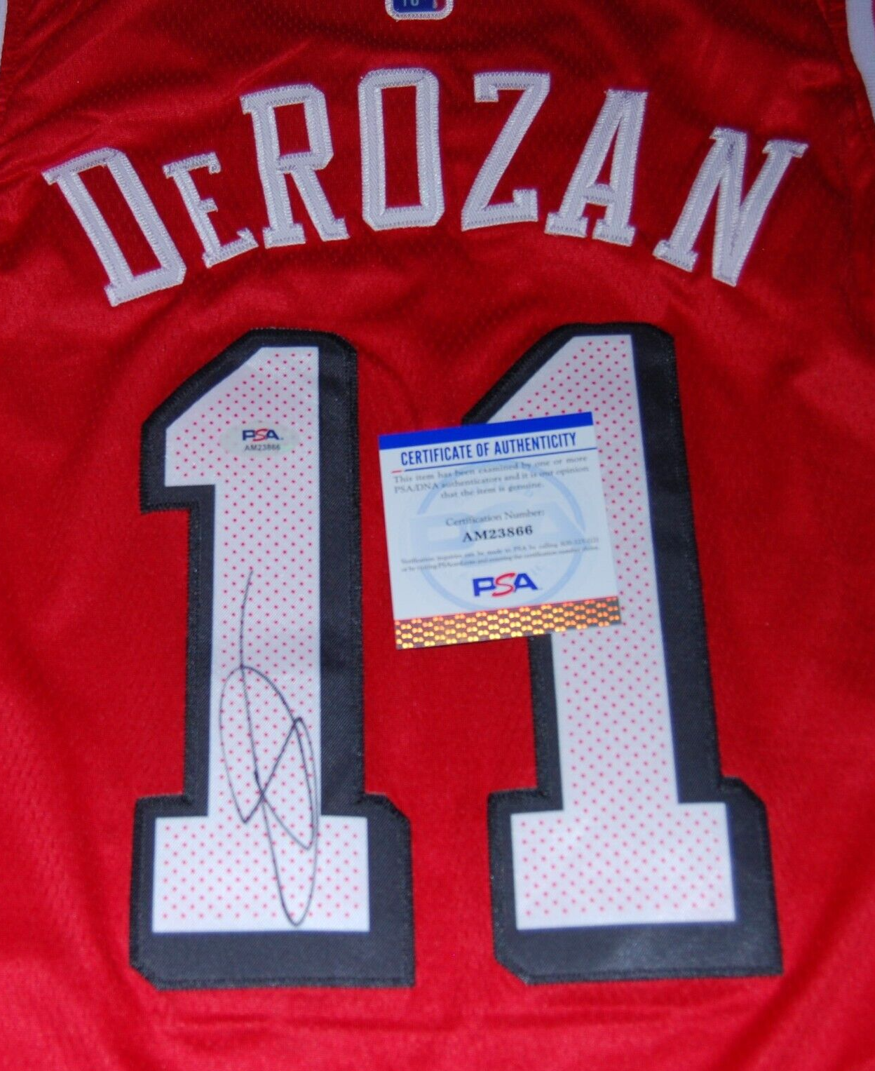 DEMAR DEROZAN signed (CHICAGO BULLS) Red Basketball jersey PSA/DNA AM23866