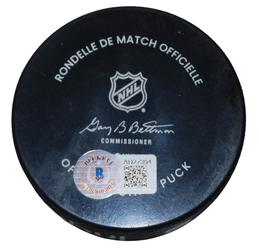 MARIAN HOSSA signed (CHICAGO BLACKHAWKS) Game hockey puck BECKETT BAS AD27394