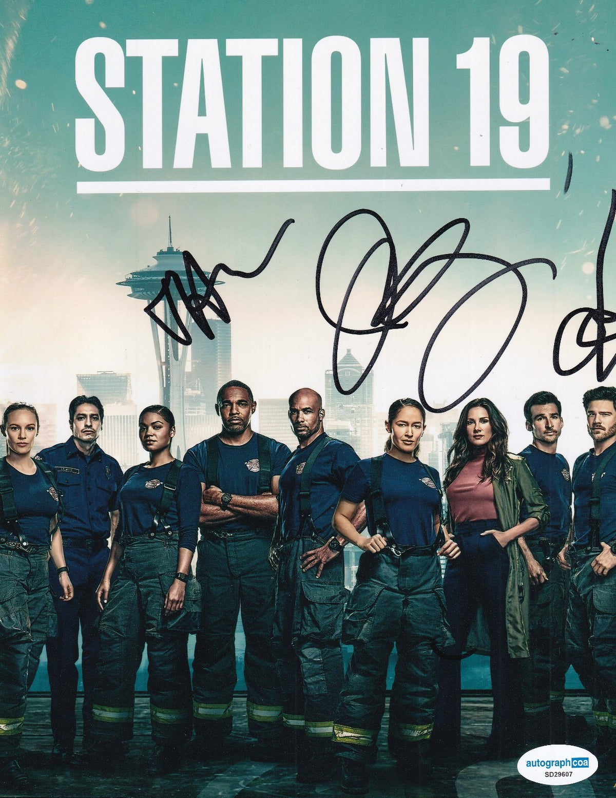 STATION 19 signed JAINA LEE ORTIZ JAY HAYDEN GREY DAMON 8X10 photo ACOA SD29607