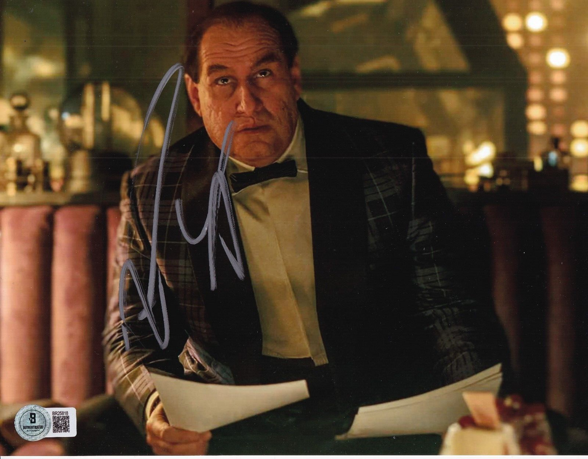 COLIN FARRELL signed (THE PENGUIN) The Batman OZ 8X10 photo BECKETT BR25818