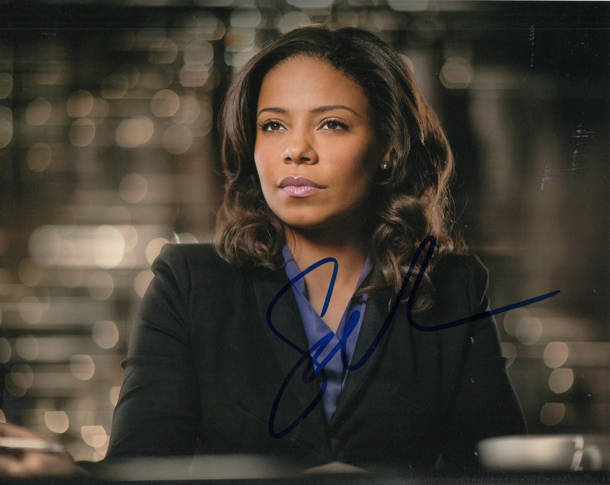 SANAA LATHAN signed (BOSS) TV Show *Mona Fredricks* autographed W/COA #1