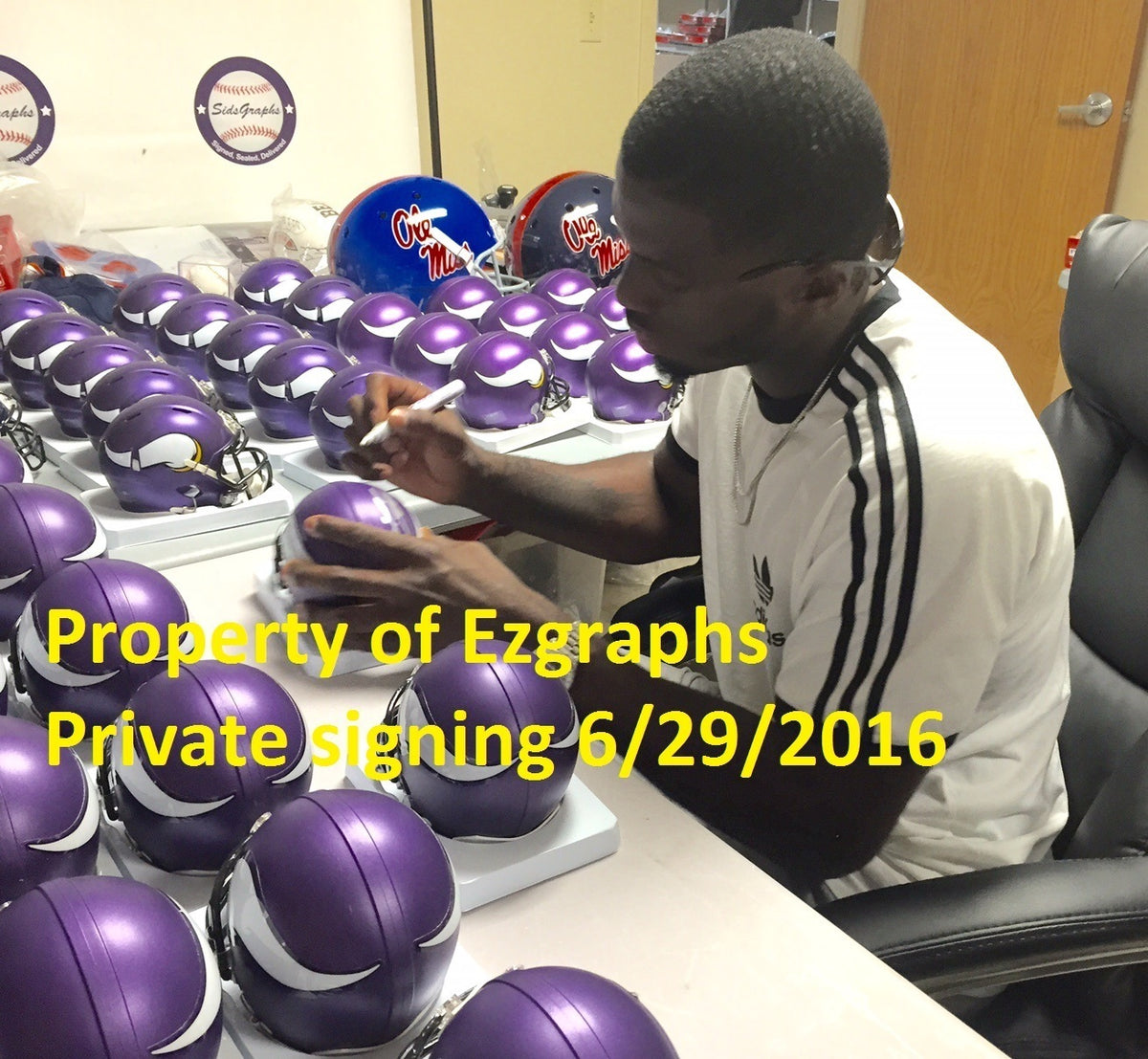 Laquon Treadwell signed Minnesota Vikings mini football helmet JSA Wittnesed
