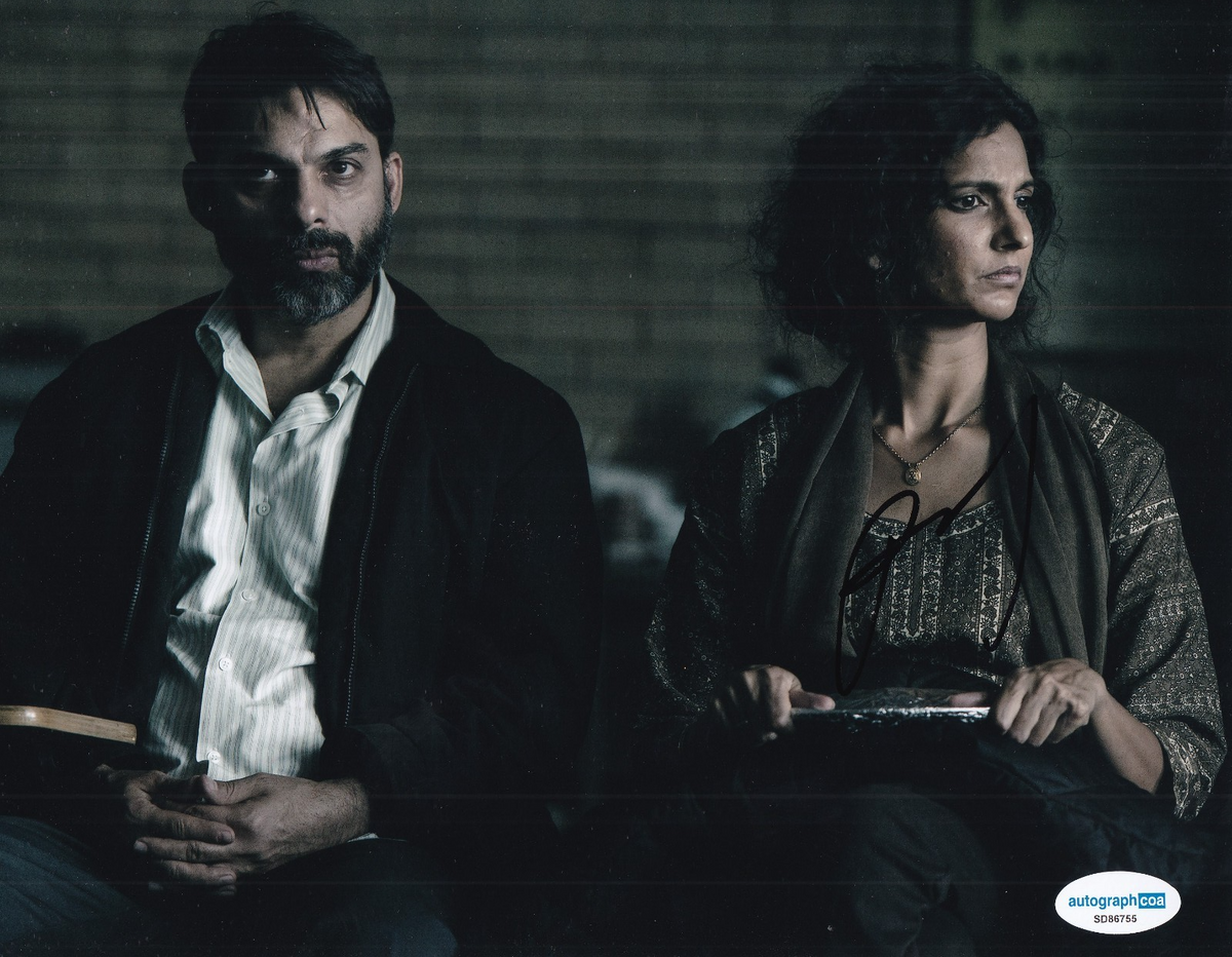 POORNA JAGANNATHAN signed (THE BLACKLIST) TV Show 8X10 photo ACOA SD86755