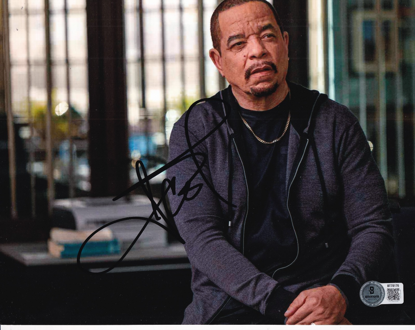 ICE-T signed (LAW & ORDER) Detective Tutuola 8X10 photo BECKETT BAS BT78176