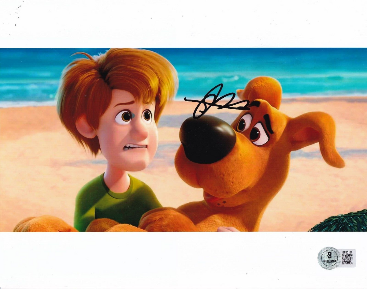 IAIN ARMITAGE signed (SCOOB) Young Shaggy movie 8x10 photo BECKETT BP90157