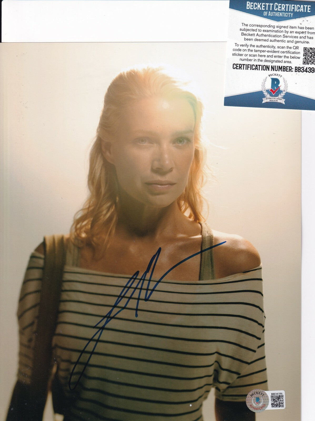 LAURIE HOLDEN signed (THE WALKING DEAD) TWD 8X10 photo BECKETT BAS BB34396