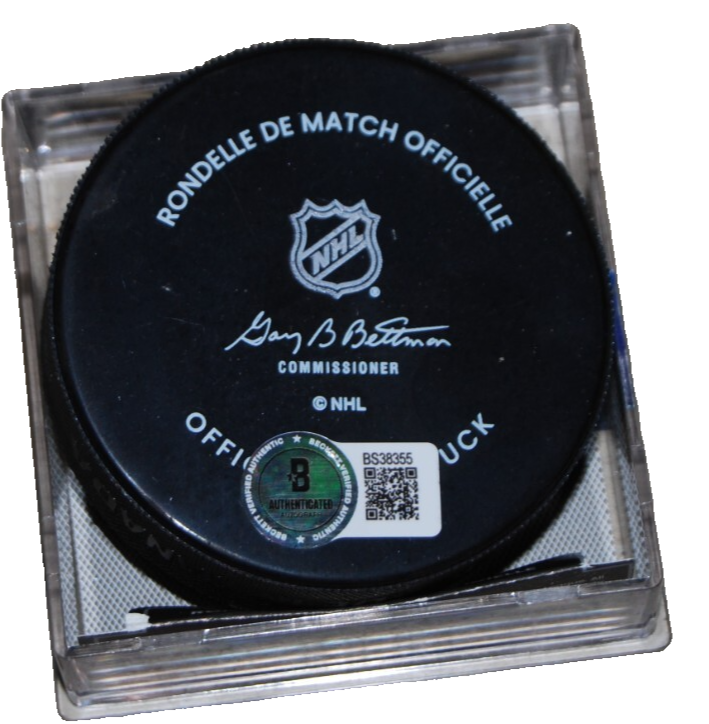 LANDON SLAGGERT signed (CHICAGO BLACKHAWKS) Official Game puck BECKETT BS38355