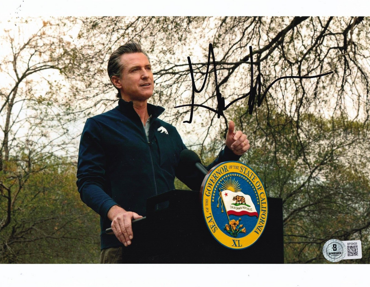 GAVIN NEWSOM signed (CALIFORNIA GOVERNOR) Democrat 8X10 photo BECKETT BP09426