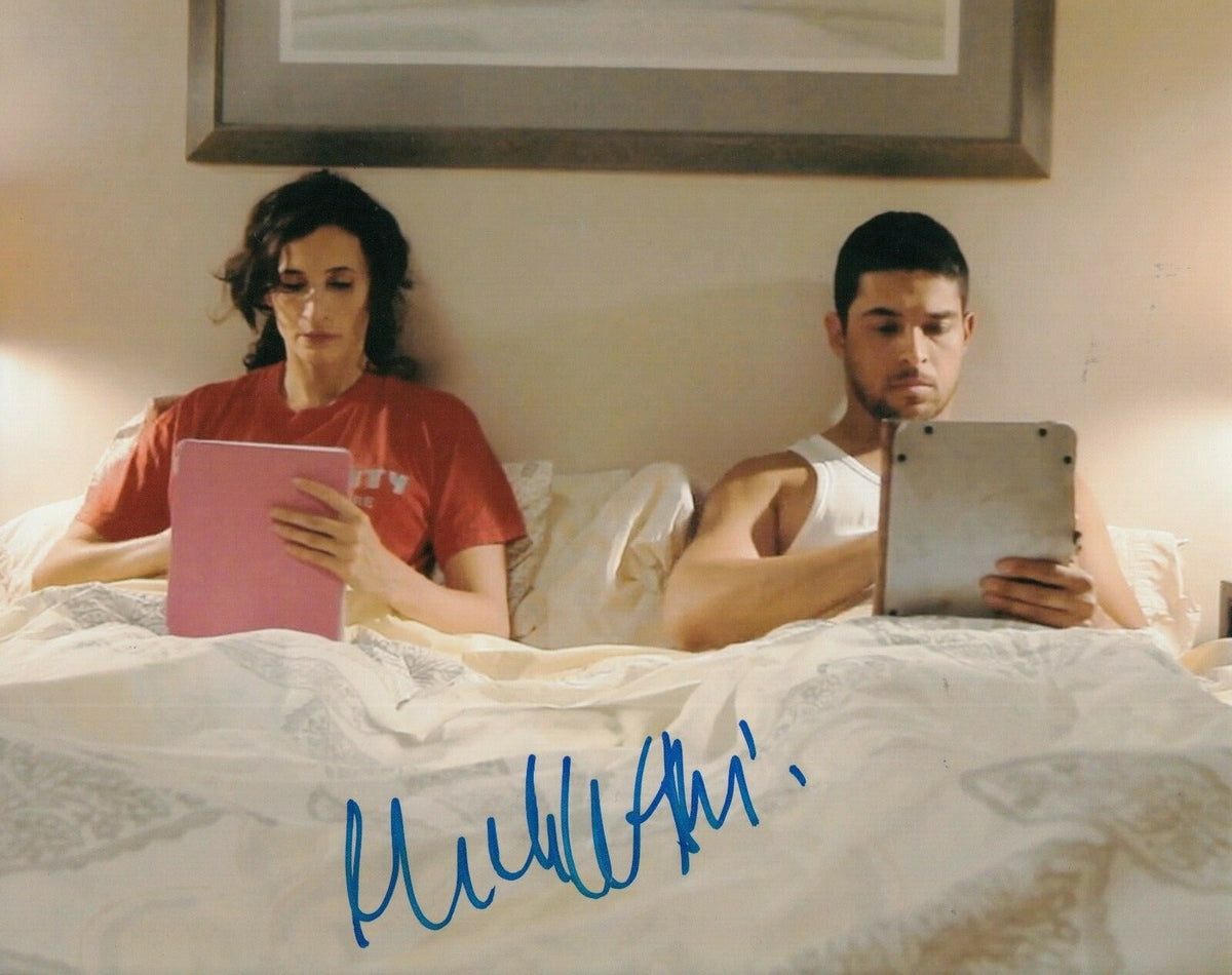 MICHAELA WATKINS signed (THE BACK UP PLAN) Movie 8X10 *Mona* photo W/COA #5