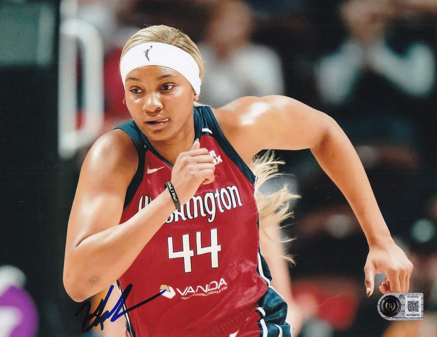 KIKI IRIAFEN signed (WASHINGTON MYSTICS) WNBA basketball 8x10 BECKETT BY085502
