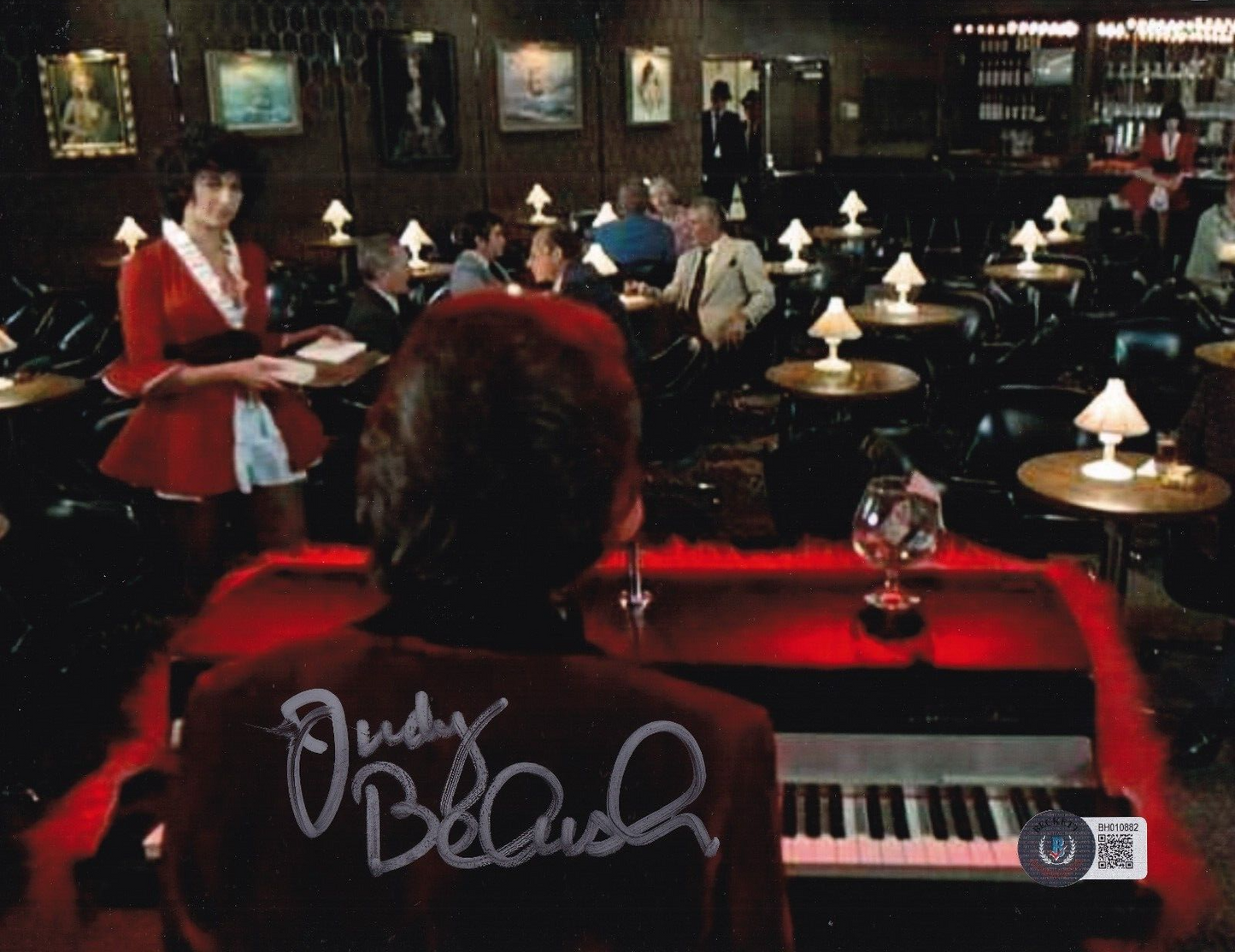 JUDY BELUSHI signed (BLUES BROTHERS) Cocktail Waitress 8X10 BECKETT BH010882
