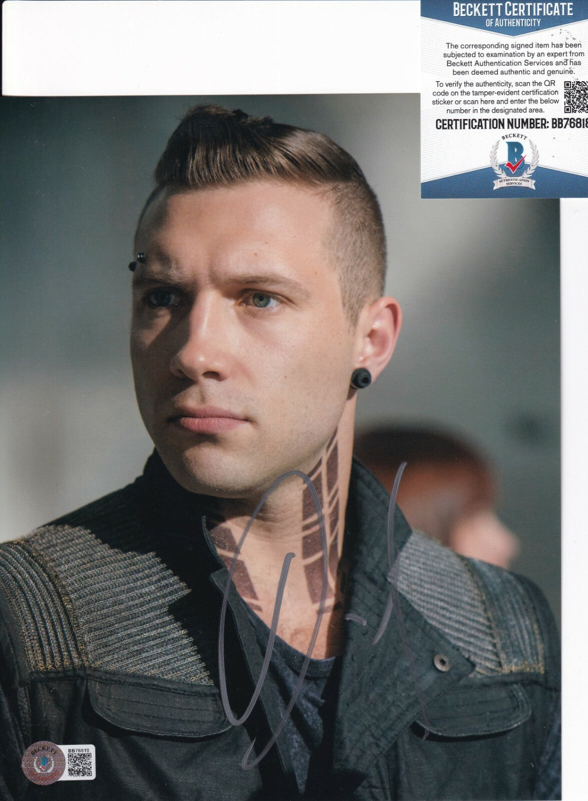 JAI COURTNEY signed (DIVERGENT) Eric Movie autographed 8X10 BECKETT BAS BB76818