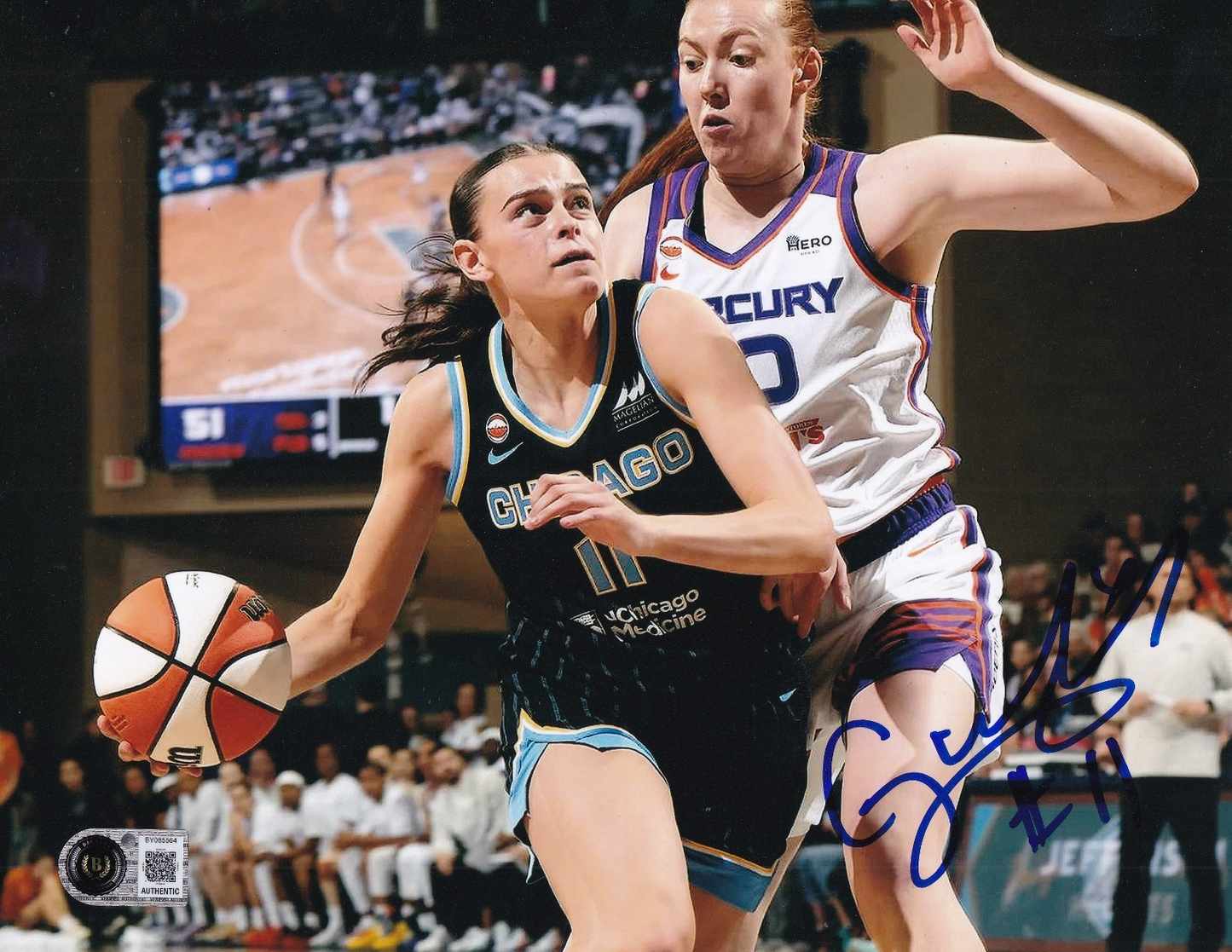GABRIELA JAQUEZ signed (CHICAGO SKY) WNBA basketball 8x10 photo BECKETT BY085564