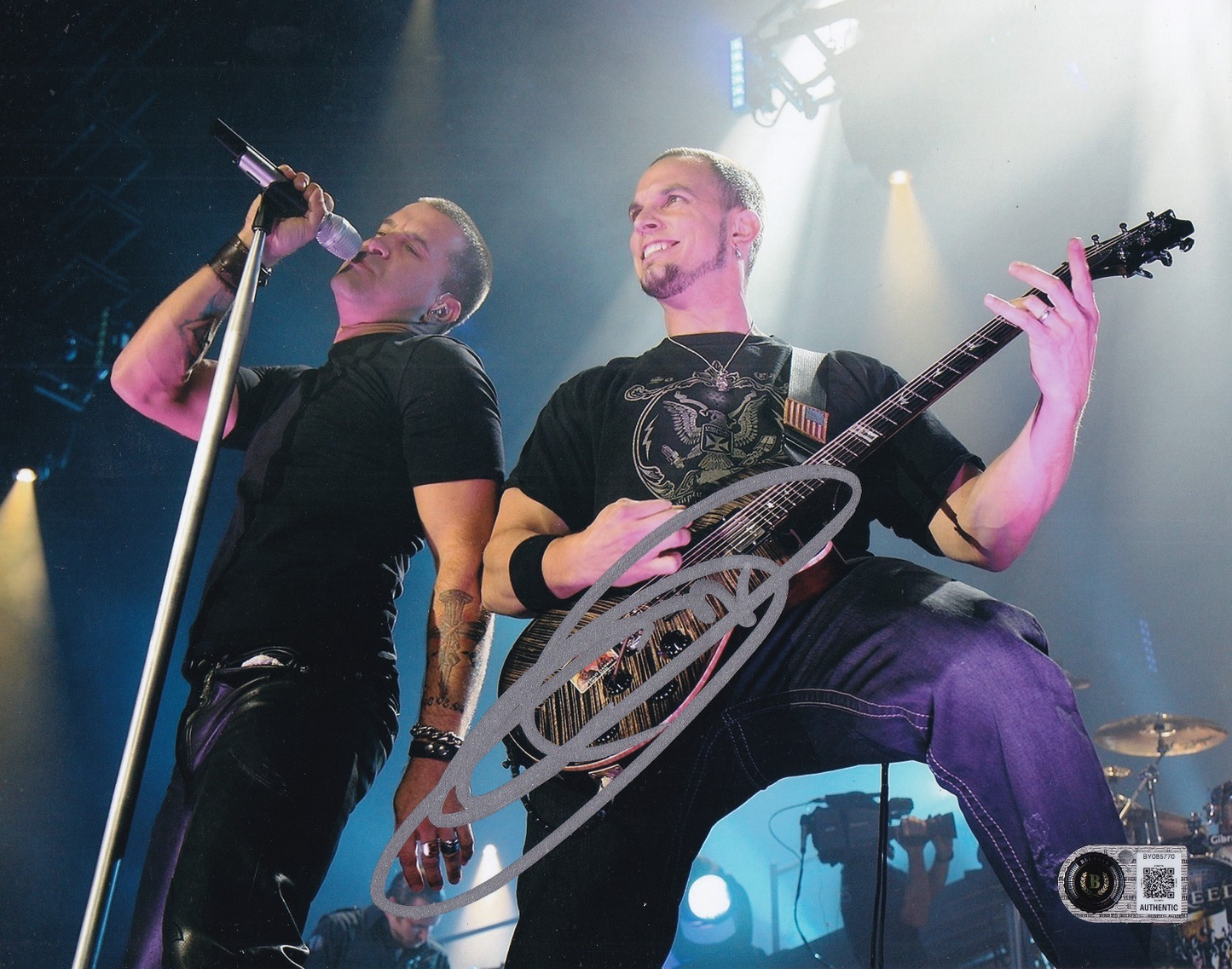 MARK TREMONTI signed (CREED ALTER BRIDGE) Guitarist 8X10 photo BECKETT B7085770