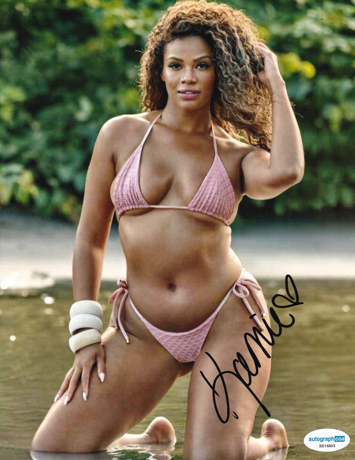 KAMIE CRAWFORD signed (SPORTS ILLUSTRATED) Swim suit model 8x10 ACOA SD18803