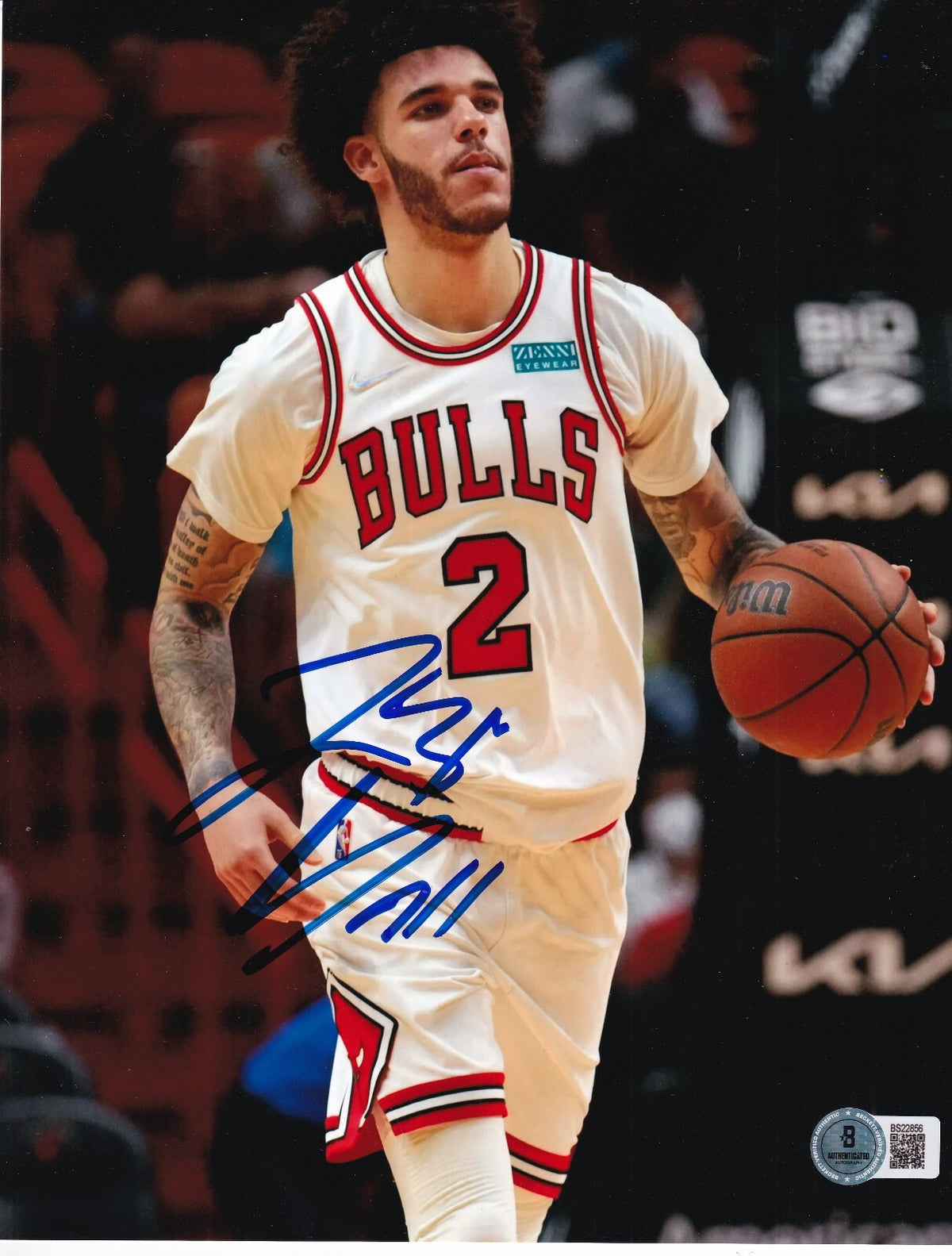 LONZO BALL signed (CHICAGO BULLS) basketball 8X10 photo BECKETT BAS BS22856