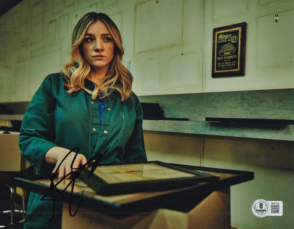 ABBY ELLIOTT signed (THE BEAR) Natalie Sugar Berzatto 8X10 photo BECKETT BN07838