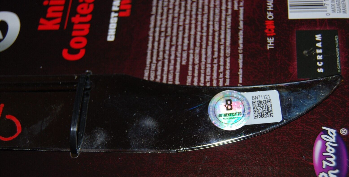 LAURIE METCALF signed (SCREAM) Ghostface toy knife Mrs Loomis BECKETT BN71121