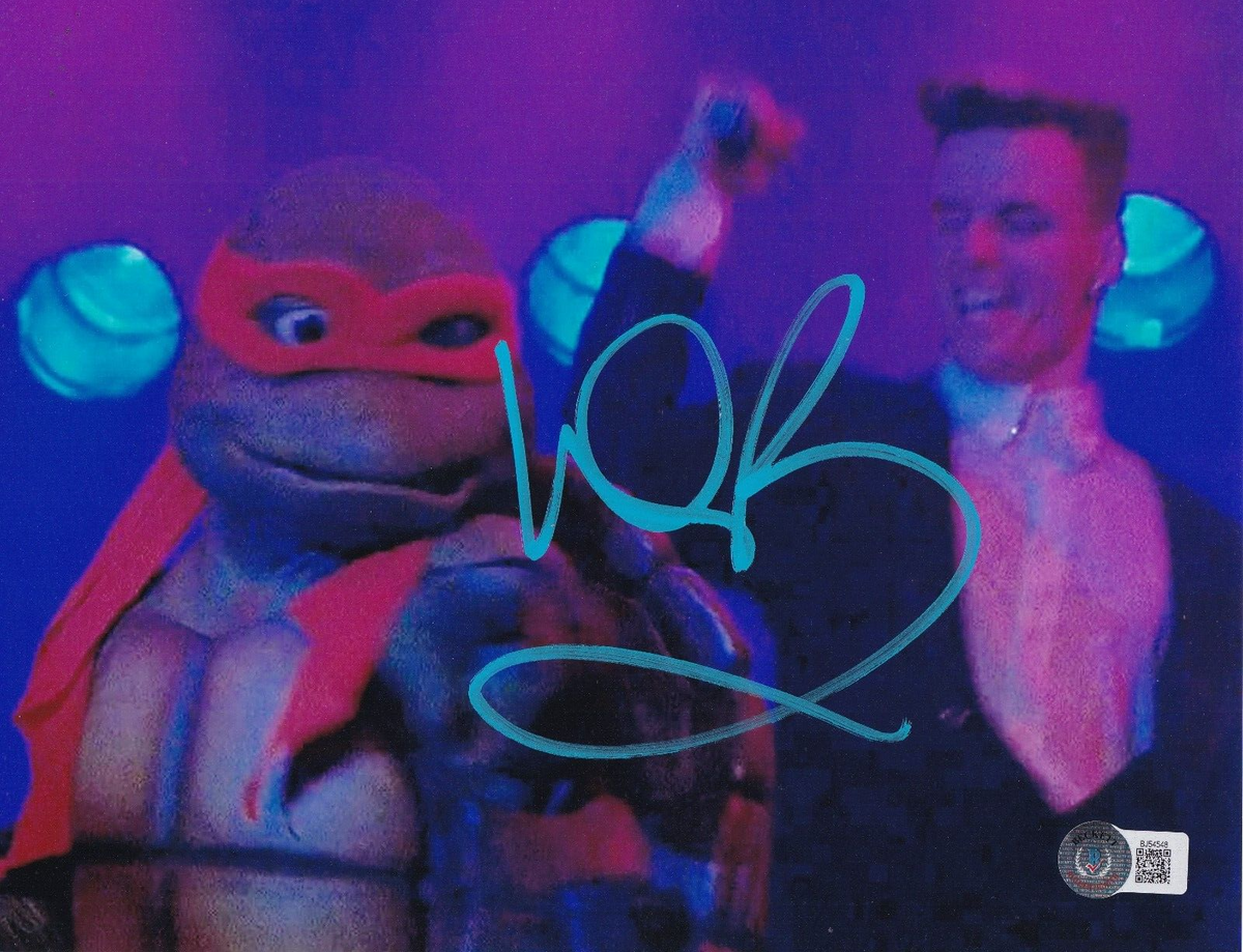 VANILLA ICE signed (TEENAGE MUTANT NINJA TURTLES) Movie 8X10 BECKETT BAS BJ54548