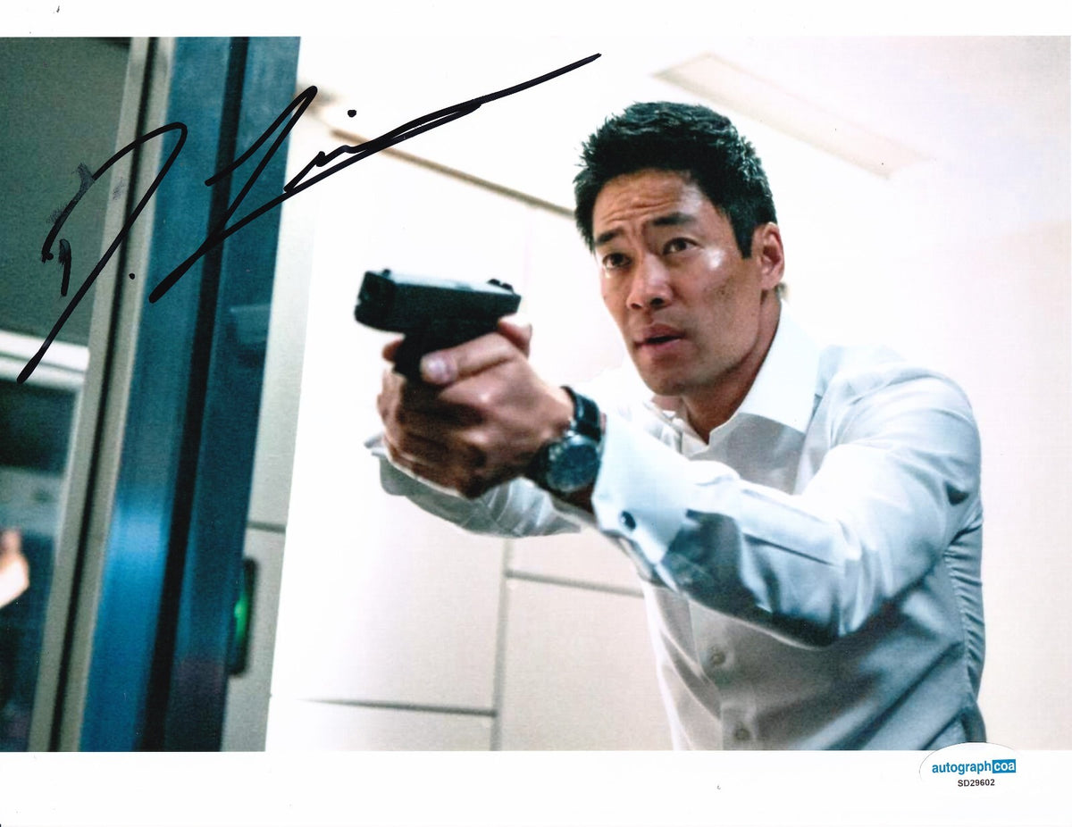 DAVID LIM signed (S.W.A.T.) Officer Victor Tran 8x10 photo ACOA SD29602