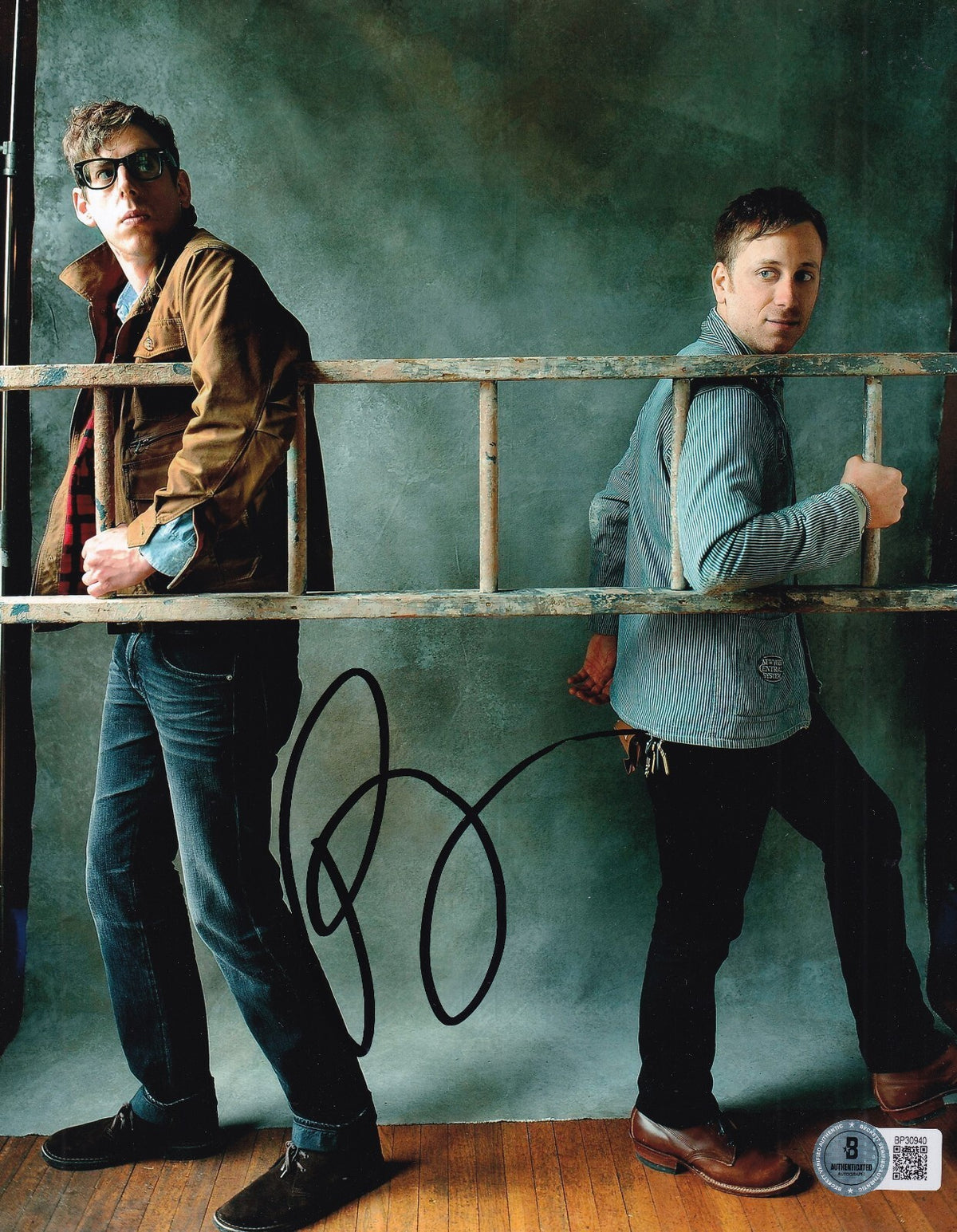 PATRICK CARNEY signed (THE BLACK KEYS) Music 8X10 photo BECKETT BAS BP30940