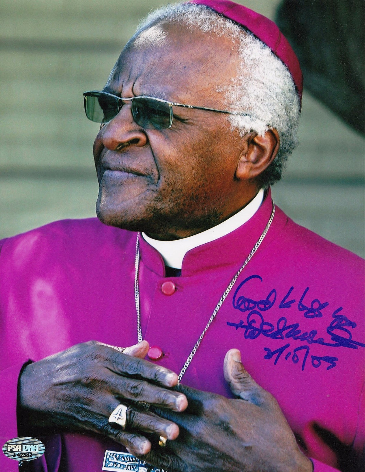 Desmond Tutu autographed Anglican bishop 8x10 photo PSA/DNA authenticated J42382