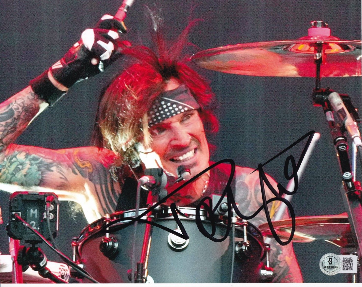 TOMMY LEE signed (MOTLEY CRUE) Music drummer 8X10 photo BECKETT BP30852