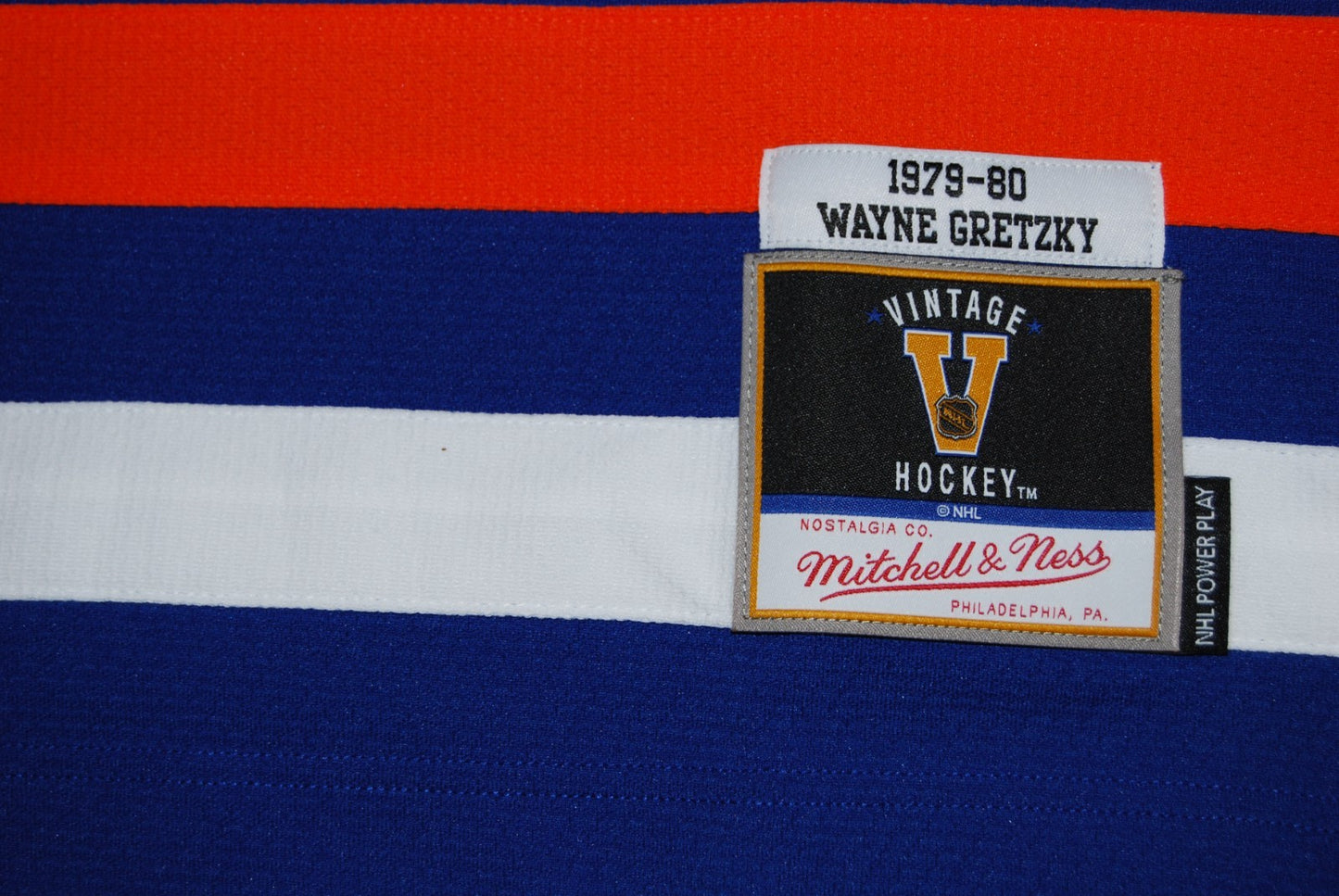 WAYNE GRETZKY signed (EDMONTON OILERS) M&N hockey jersey BECKETT AE38965