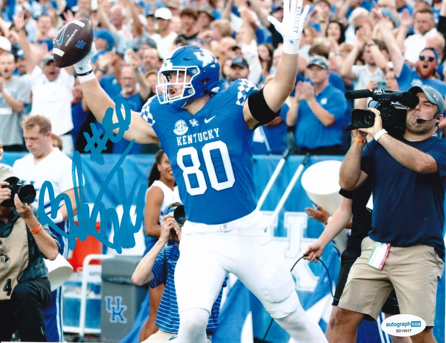 BRENDAN BATES signed (KENTUCKY WILDCATS) Football 8X10 photo ACOA SD19017