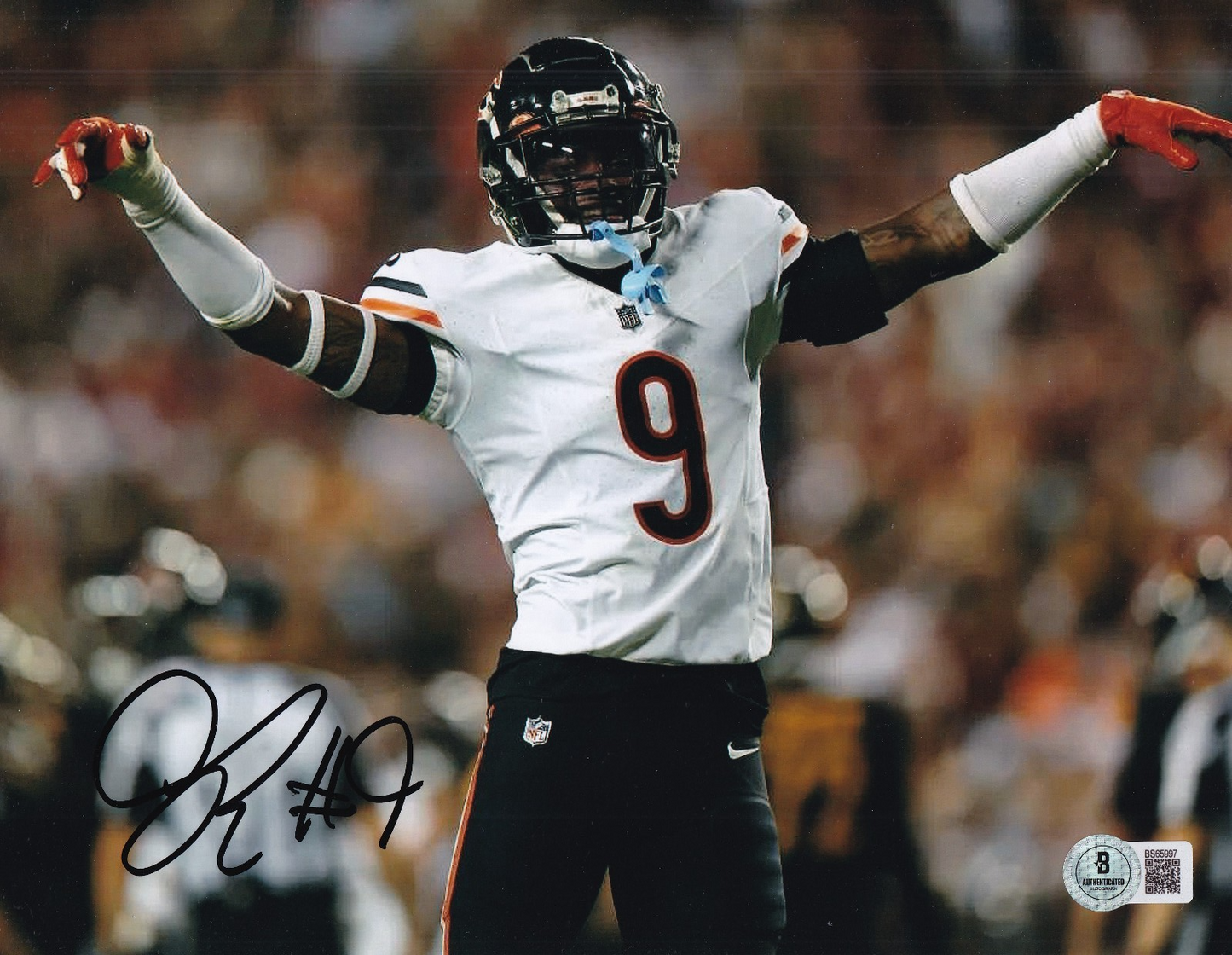 JAQUAN BRISKER signed (CHICAGO BEARS) football 8X10 photo BECKETT BAS BS65997