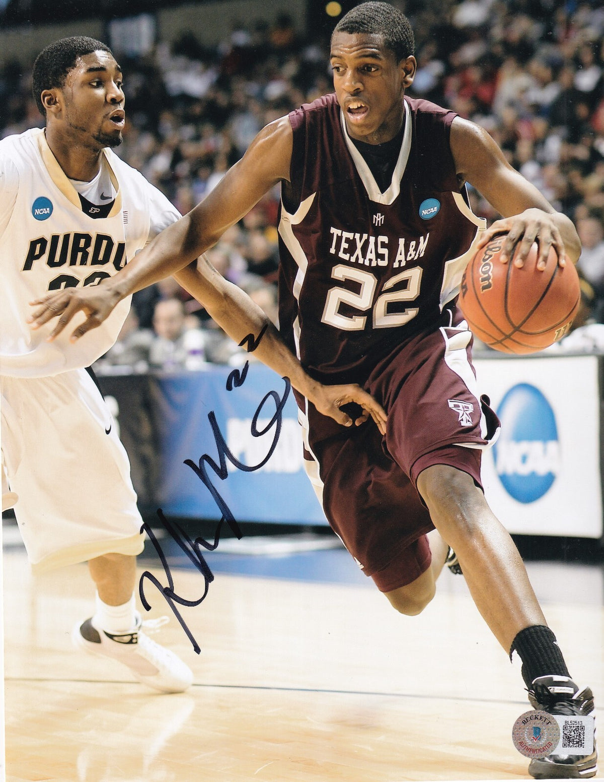 KHRIS MIDDLETON signed (MILWAUKEE BUCS) Texas A&M 8X10 photo BECKETT BAS BL52513