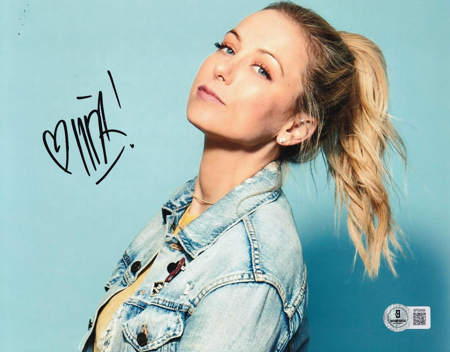ILIZA SHLERSINGER signed (LAST COMIC STANDING) 8X10 photo BECKETT BAS BP09484