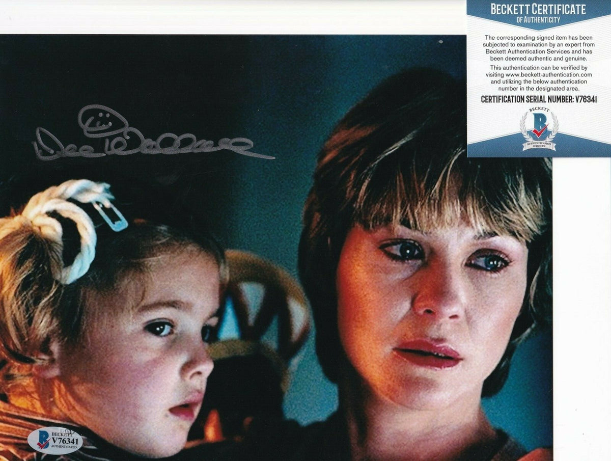 DEE WALLACE signed (E.T THE EXTRA TERRESTRIAL) 8X10 photo BECKETT BAS V76341