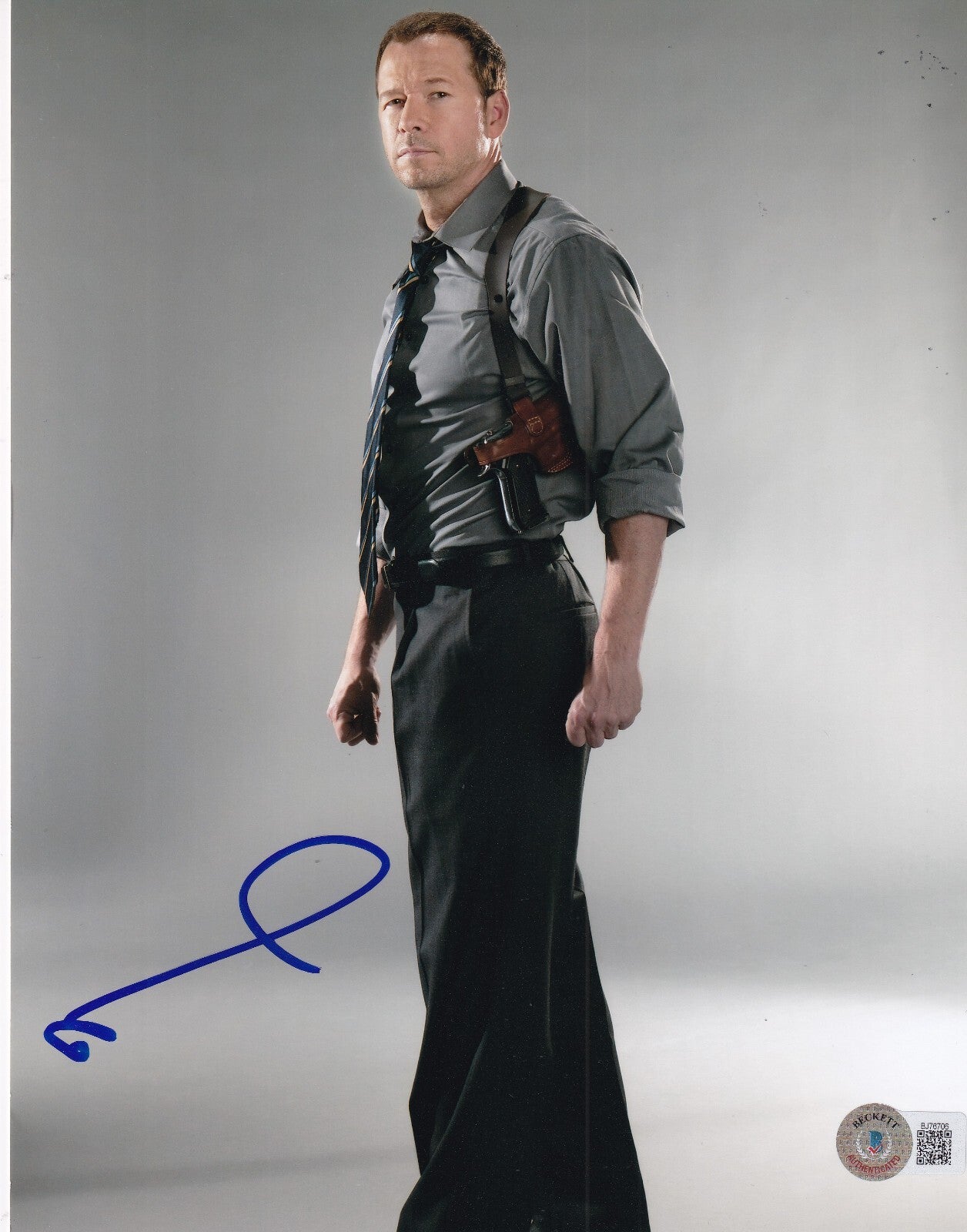 DONNIE WAHLBERG signed (BLUE BLOODS) Danny Reagan 8X10 8X10 BECKETT BAS BJ76706