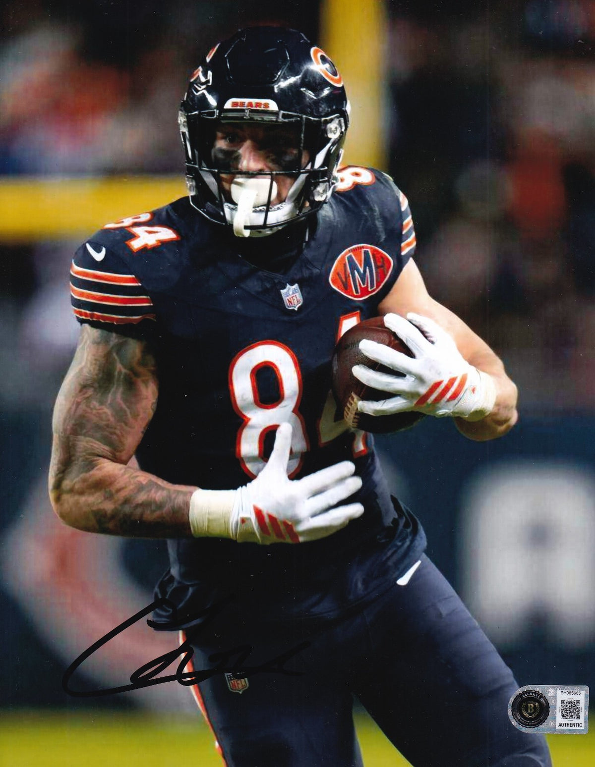 COLSTON LOVELAND signed (CHICAGO BEARS) football 8X10 photo BECKETT BAS BY085685