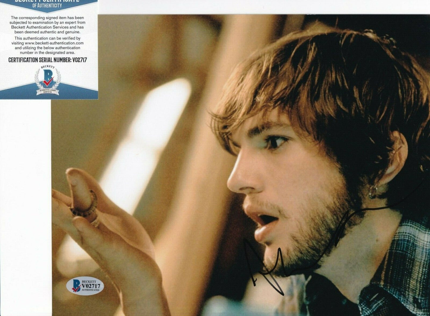 ASHTON KUTCHER signed (THAT 70'S SHOW) STAR 8X10 photo BECKETT BAS V02717