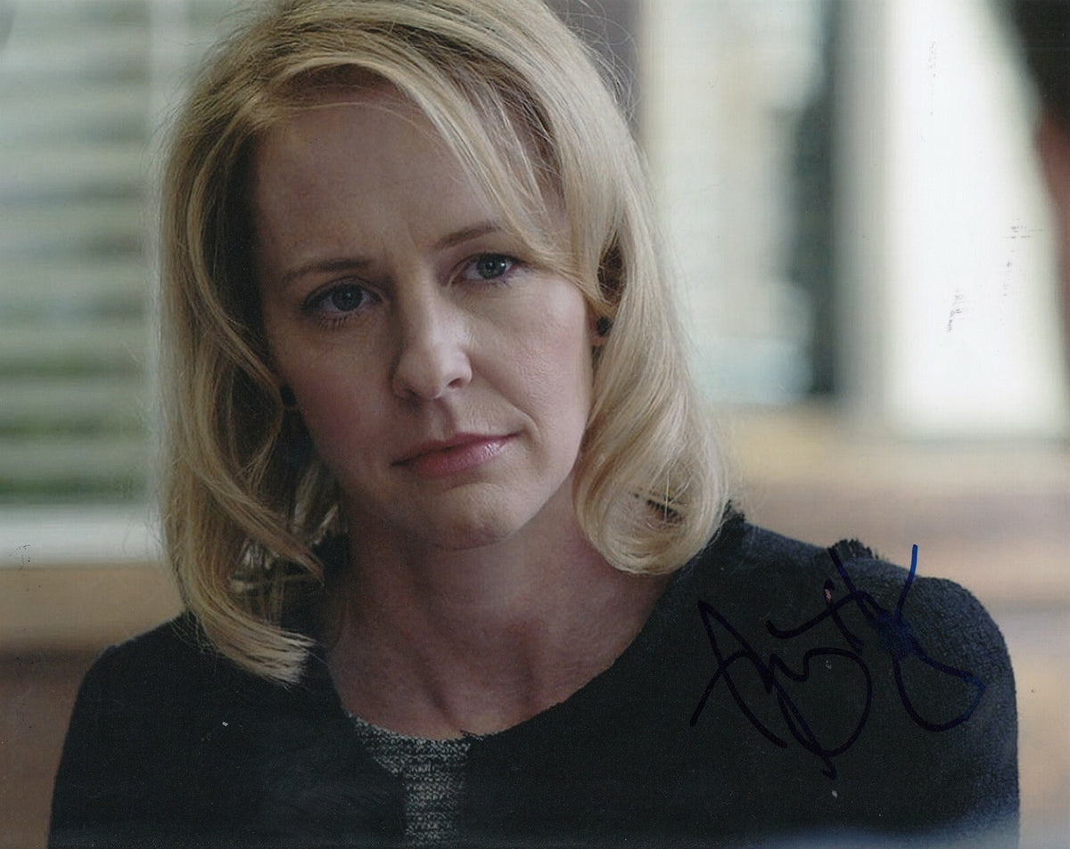 AMY HARGREAVES signed (13 REASONS WHY) TV 8X10 photo *Lainie Jensen* W/COA #1