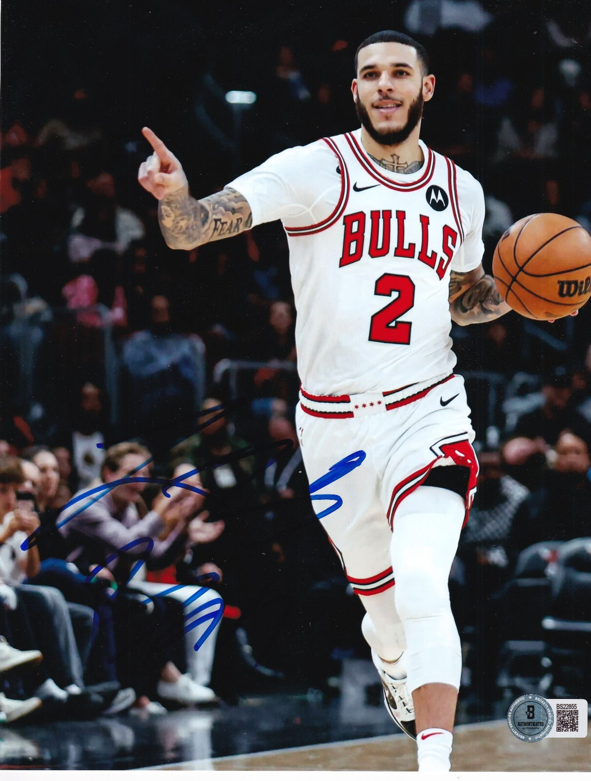 LONZO BALL signed (CHICAGO BULLS) basketball 8X10 photo BECKETT BAS BS22855