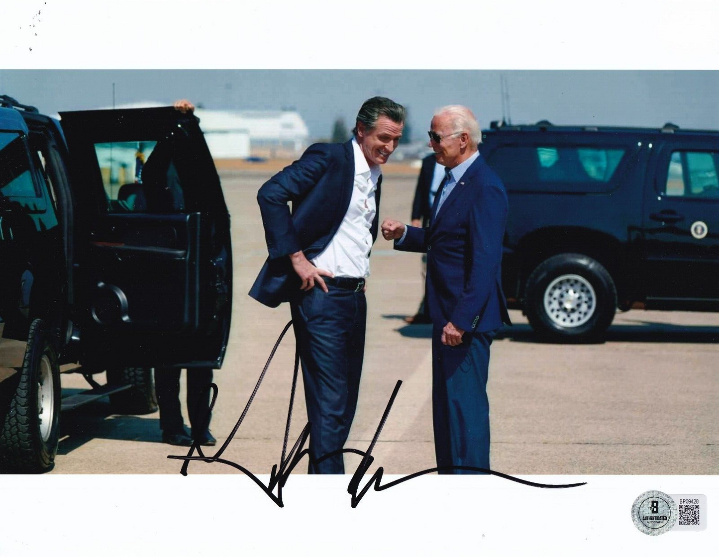 GAVIN NEWSOM signed (CALIFORNIA GOVERNOR) Democrat 8X10 photo BECKETT BP09428