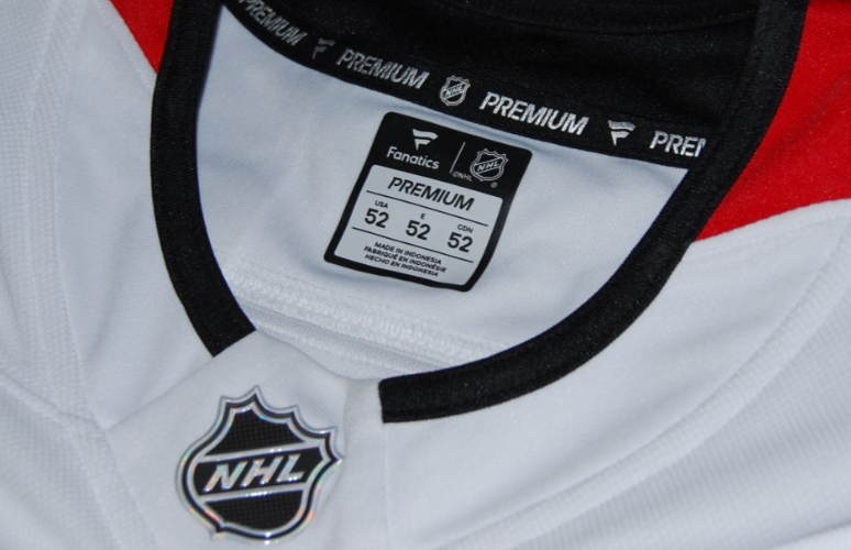 CONNOR BEDARD signed (CHICAGO BLACKHAWKS) Premium hockey jersey BECKETT AE38946
