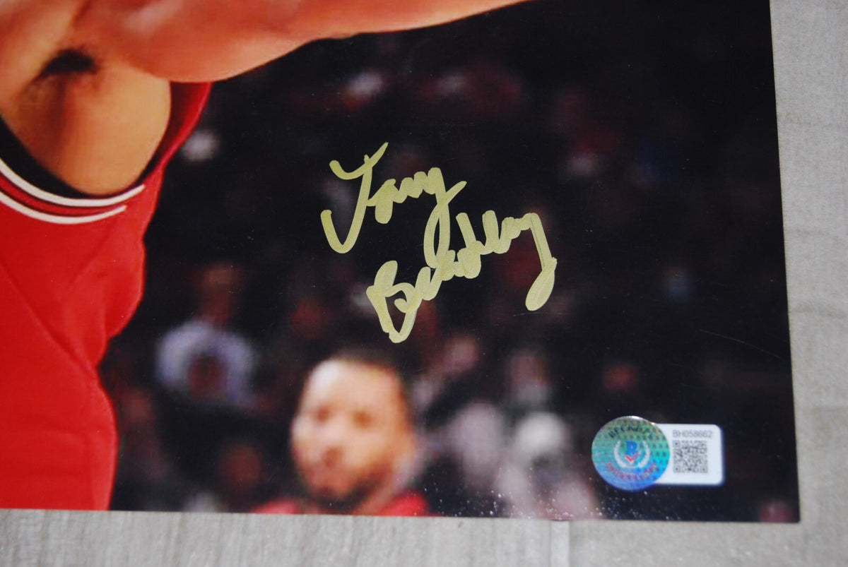 TONY BRADLEY signed (CHICAGO BULLS) autographed 11X14 photo BECKETT BAS BH058662