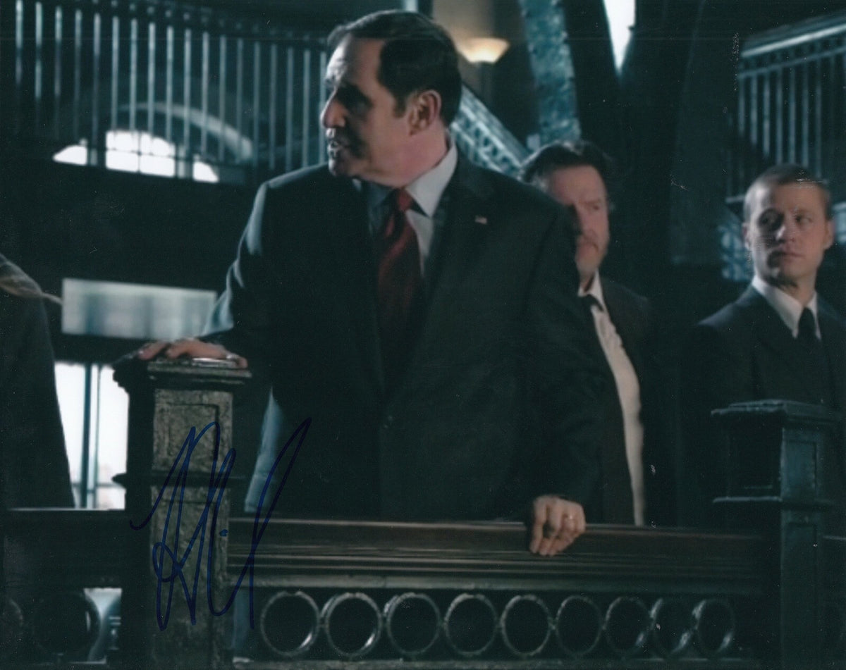 RICHARD KIND signed (GOTHAM) Batman 8X10 photo *AUBREY JAMES* autograph W/COA #4