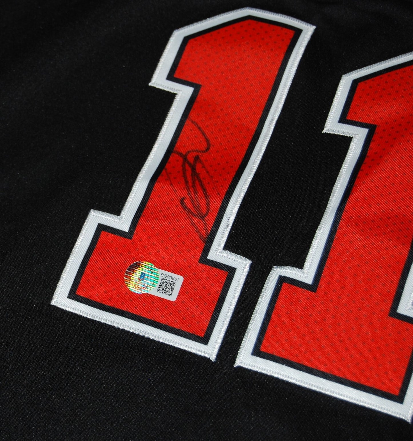 DEMAR DEROZAN signed (CHICAGO BULLS) Black Basketball jersey BECKETT BAS BG93607