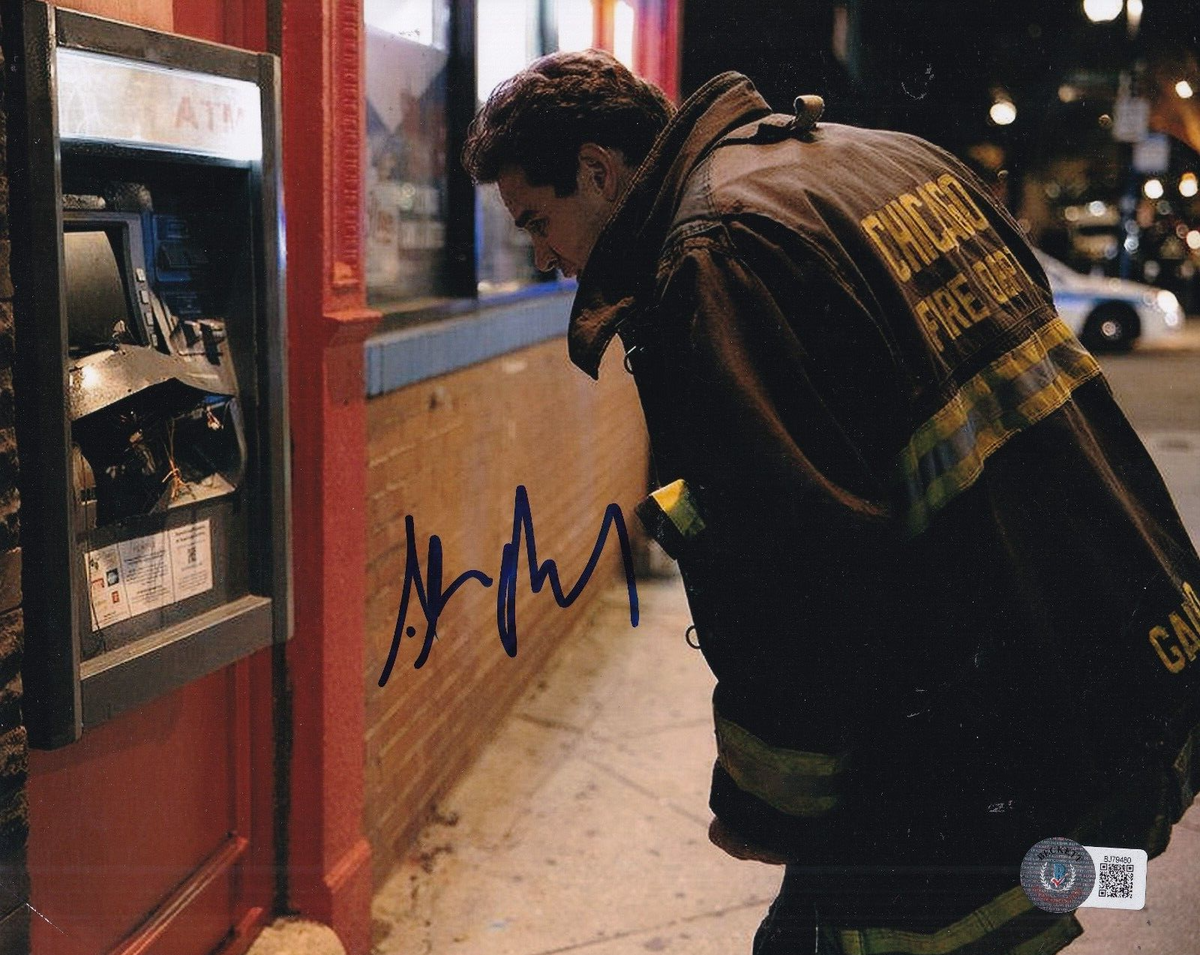 ALBERTO ROSENDE signed (CHICAGO FIRE) Blake Gallo 8X10 photo BECKETT BAS BJ79480