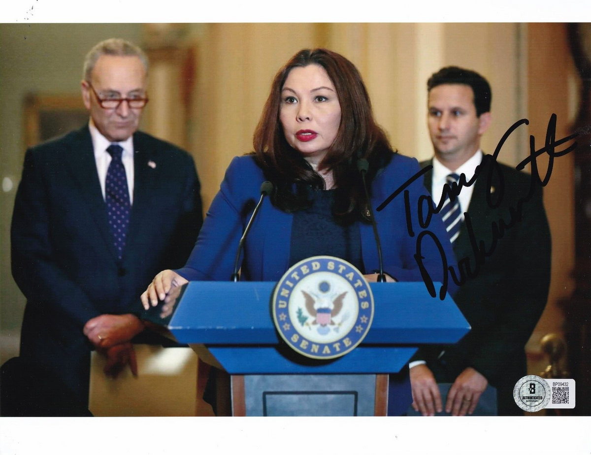 TAMMY DUCKWORTH signed (ILLINOIS SENATOR) Army 8X10 photo BECKETT BAS BP09432