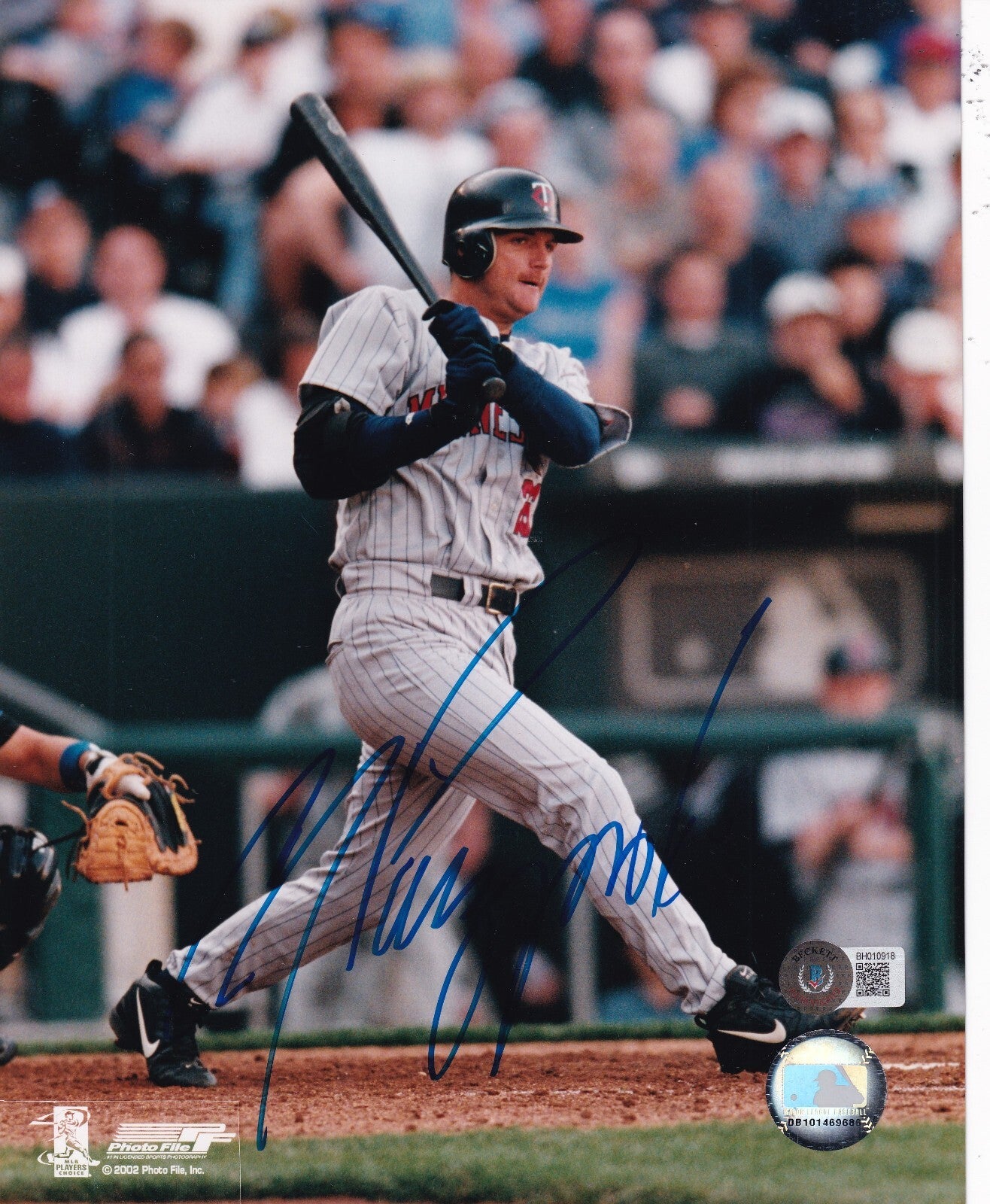 AJ PIERZYNSKI signed (MINNESOTA TWINS) PHOTO FILE 8X10 photo BECKETT BH010918