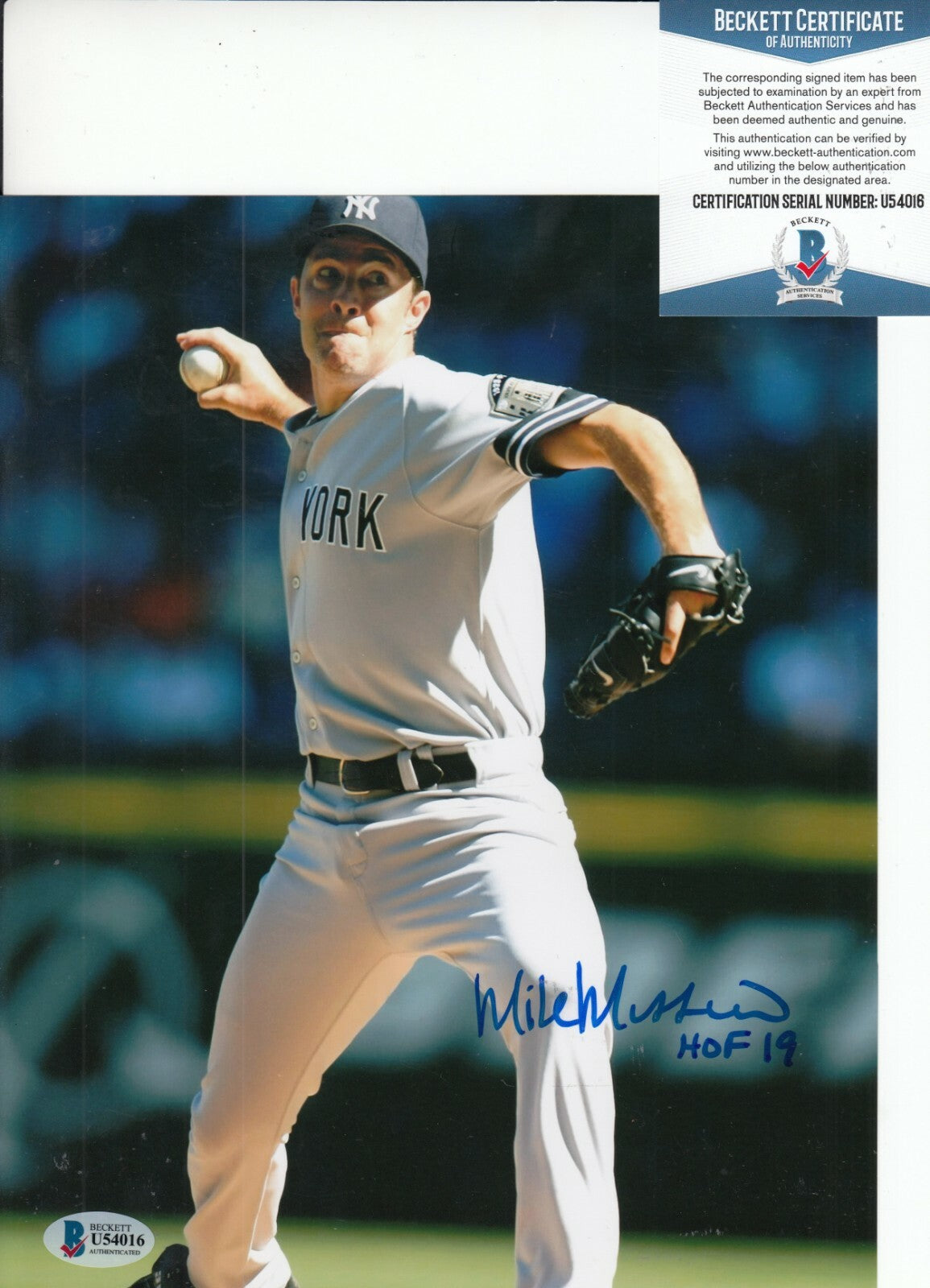 MIKE MUSSINA signed (NEW YORK YANKEES) Baseball 8X10 photo BECKETT BAS U54016