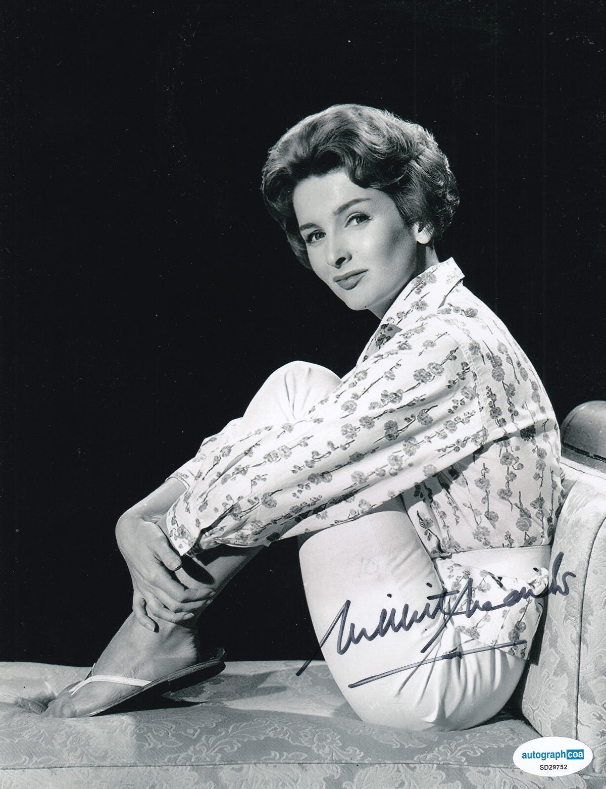 MILLICENT MARTIN signed (NOTHING BUT THE BEST) Actress 8X10 photo ACOA SD29752