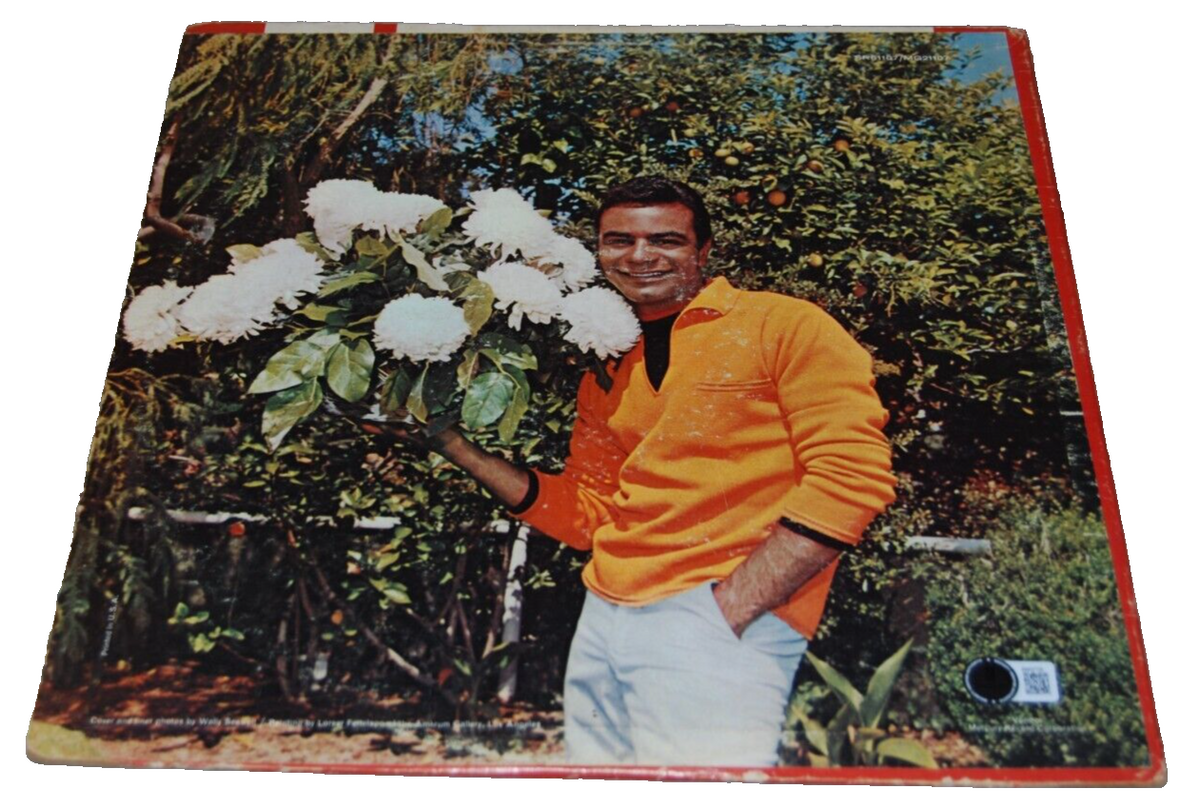 JOHNNY MATHIS signed (SINGS) Vinyl Album Record BECKETT BAS BM027328