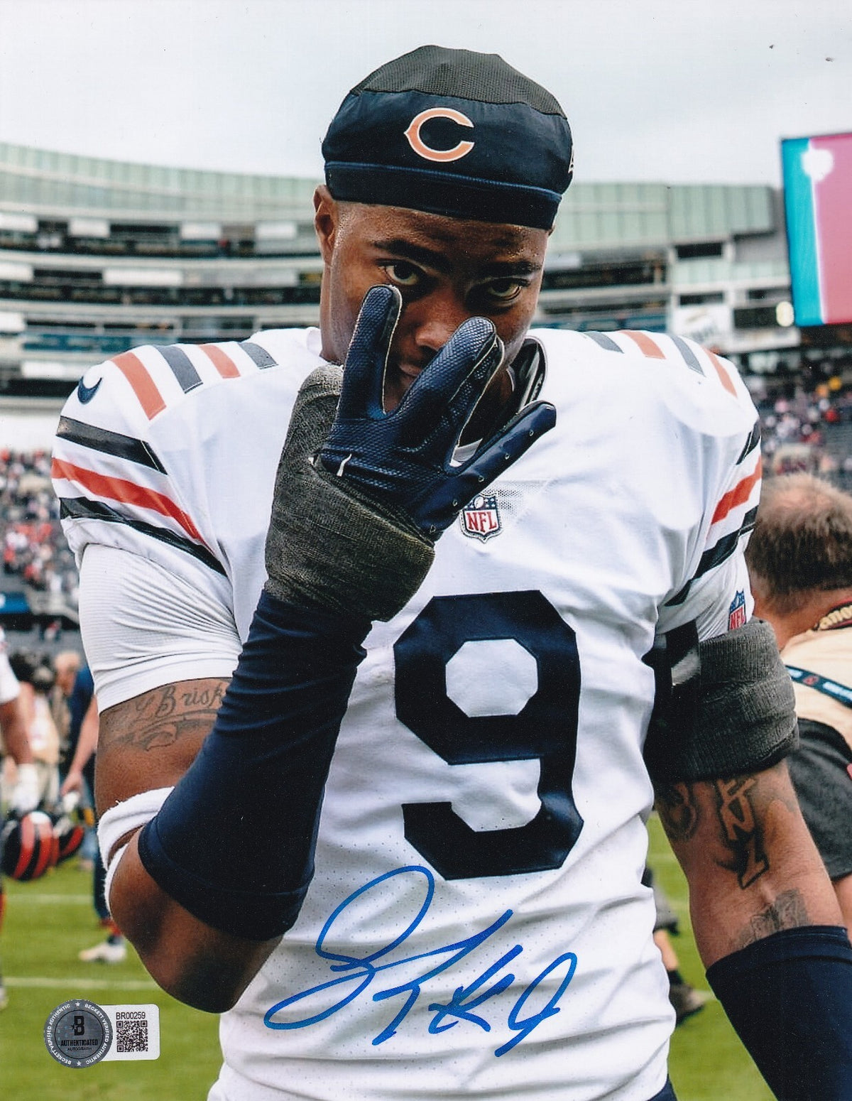 JAQUAN BRISKER signed (CHICAGO BEARS) football 8X10 photo BECKETT BAS BR00259